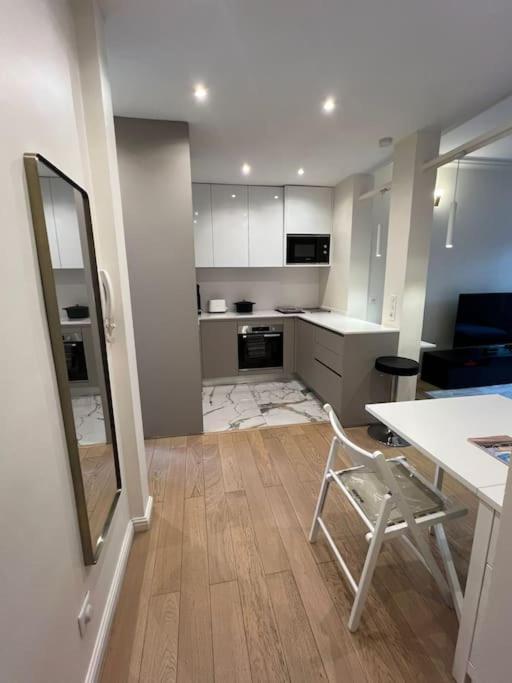 Charmant Appartement Alesia París Exterior foto
